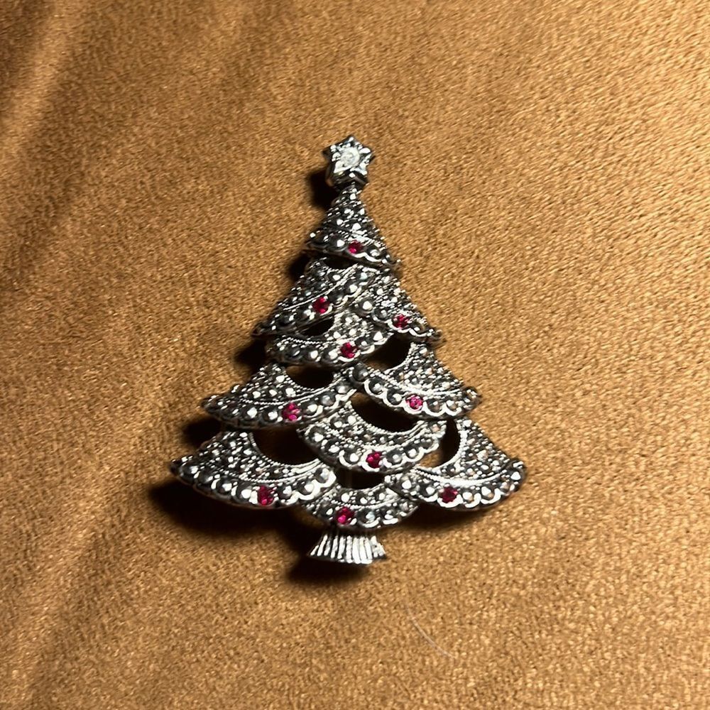 Vintage Avon silver Christmas tree brooch.